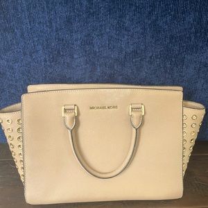Michael Kors Grommet Tote Bag in Beige